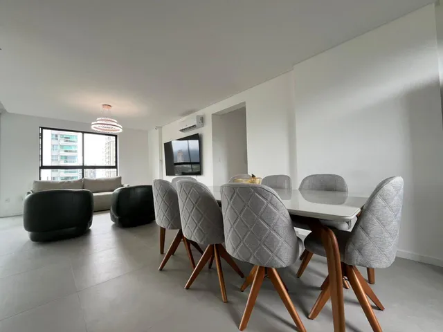 Imagem 6: Apartamento à Venda com 3 Suítes 119.00m² Privativos por R$ 1.850.000,00 em Meia Praia