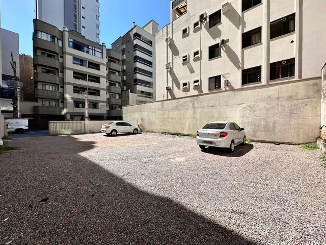 Imagem 2: Terreno à Venda Próximo ao Mar com 252m² Total por R$ 4.706.000,00 em Meia Praia de