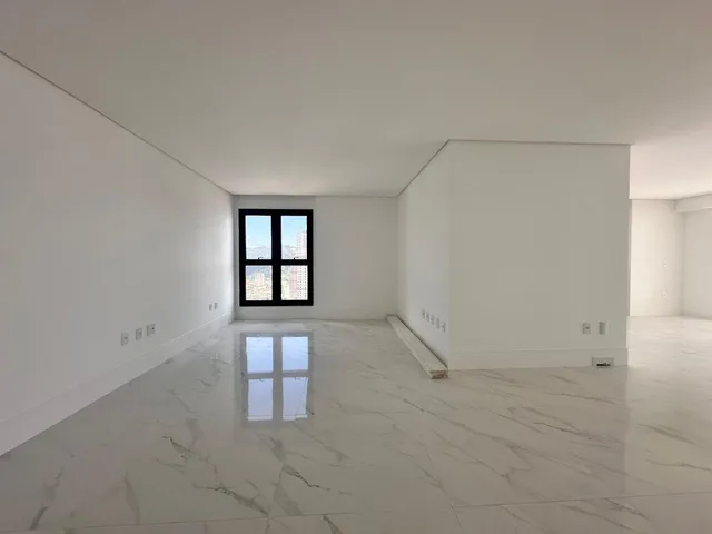 Imagem 4: Apartamento Vista Mar à Venda com 4 Suítes Sendo 1 Máster 208m² por R$ 5.700.000,00