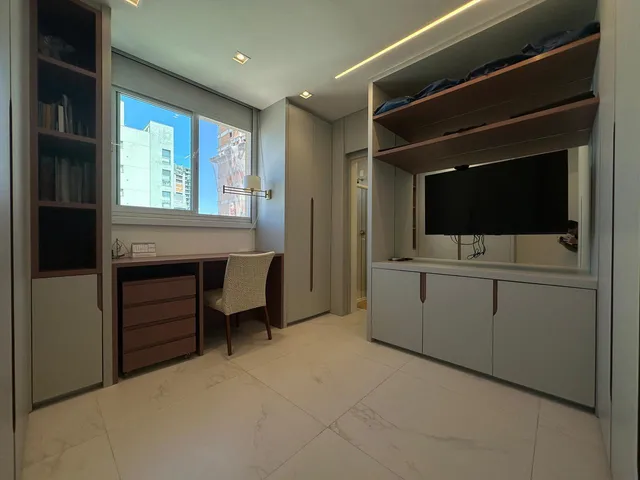 Imagem 7: Apartamento à Venda 3 Suítes com 115m² Privativos por R$ 2.390.000,00 no Centro de