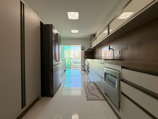 Imagem 7: Apartamento à Venda 4 Suítes Sendo 1 Máster Frente Mar 281m² R$ 8.800.000,00 Meia