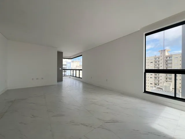 Imagem 4: Apartamento À Venda em com 3 Suítes 129.31 M2 Privativos + 3 Vagas de Garagem Itapema, Meia Praia Sc