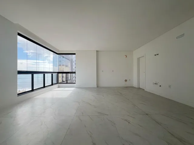 Imagem 3: Apartamento À Venda em com 3 Suítes 129.31 M2 Privativos + 3 Vagas de Garagem Itapema, Meia Praia Sc