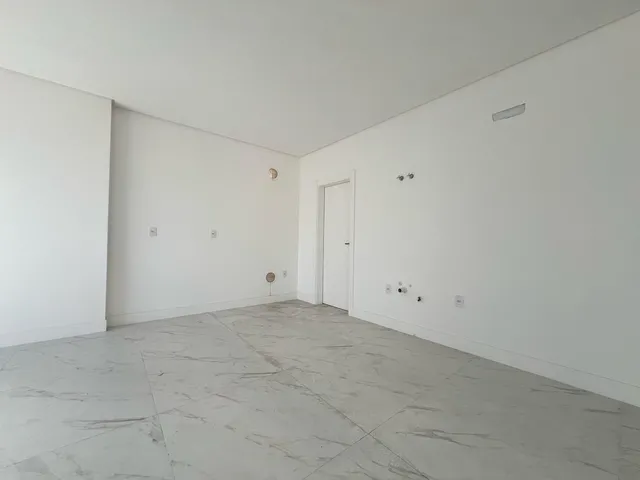 Imagem 5: Apartamento À Venda em com 3 Suítes 129.31 M2 Privativos + 3 Vagas de Garagem Itapema, Meia Praia Sc