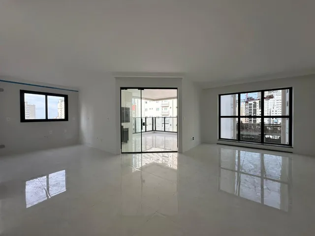 Imagem 2: Apartamento com vista para o mar à venda com 168m² por R$ 3.300.000,00