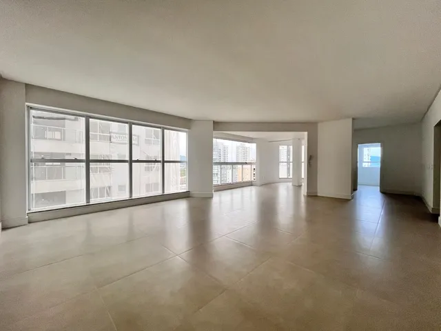 Imagem 4: Apartamento à venda com 175m² por R$ 2.220.000,00