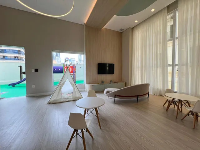 Imagem 2: Apartamento com Vista para o Mar À Venda com 4 Suítes Sendo 1 Máster 179.5M² em Meia Praia de Itapema Sc