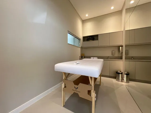 Imagem 3: Apartamento com Vista para o Mar À Venda com 4 Suítes Sendo 1 Máster 179.5M² em Meia Praia de Itapema Sc