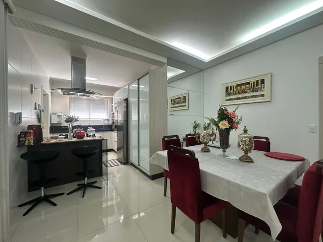 Imagem 5: Apartamento à Venda com 4 Suítes 197.7m² Privativos por R$ 2.850.000,00 Meia Praia de