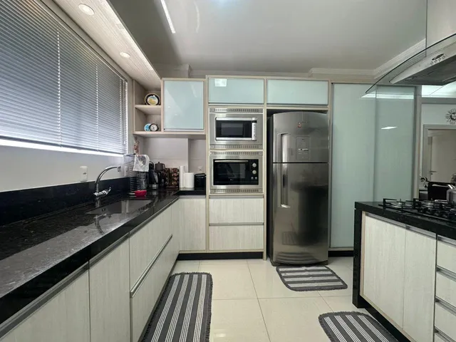 Imagem 9: Apartamento à Venda com 4 Suítes 197.7m² Privativos por R$ 2.850.000,00 Meia Praia de