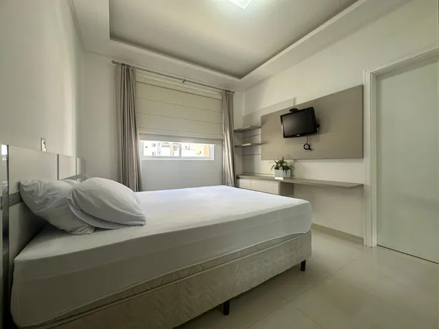 Imagem 10: Apartamento à Venda com 4 Suítes 197.7m² Privativos por R$ 2.850.000,00 Meia Praia de