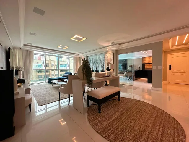 Imagem 2: Apartamento com Vista Mar à venda com 4 Suítes 281m² Privativos em Meia Praia de
