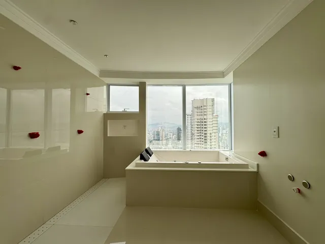 Imagem 10: Apartamento à venda, com 4 Suítes Vista Mar 216.59m² Privativos em Balneário