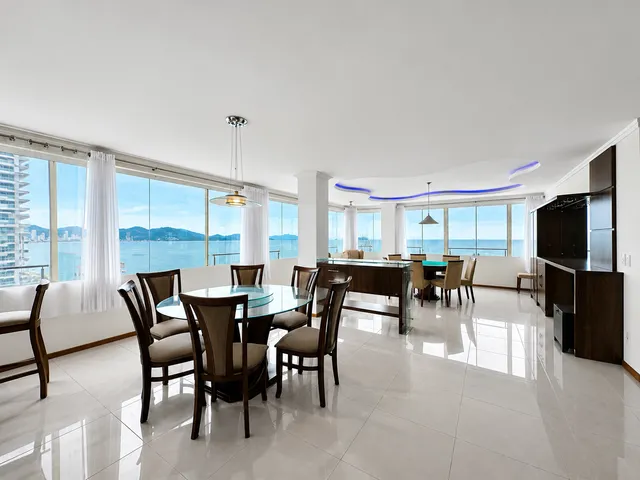 Imagem: Apartamento À Venda com 3 Suítes 212M²