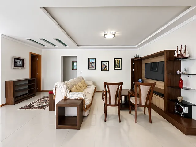 Imagem 4: Apartamento À Venda com 3 Suítes 212M² Privativos por R$ 3.550.000,00 em Meia Praia de Itapema Sc