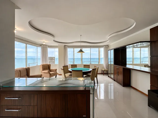 Imagem 2: Apartamento À Venda com 3 Suítes 212M² Privativos por R$ 3.550.000,00 em Meia Praia de Itapema Sc