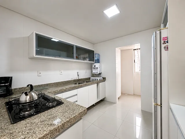 Imagem 7: Apartamento À Venda com 3 Suítes 212M² Privativos por R$ 3.550.000,00 em Meia Praia de Itapema Sc