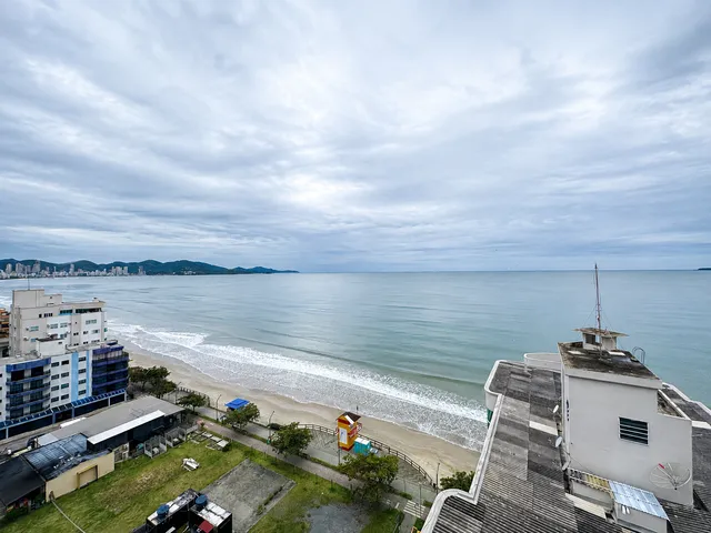 Imagem 10: Apartamento À Venda com 3 Suítes 212M² Privativos por R$ 3.550.000,00 em Meia Praia de Itapema Sc