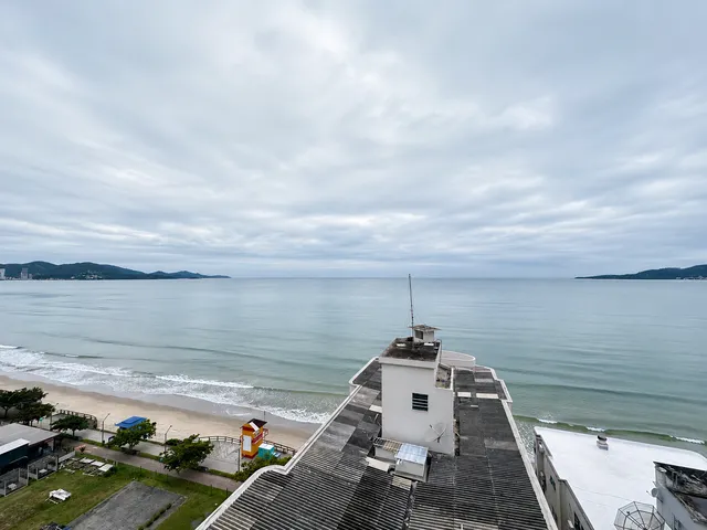 Imagem 11: Apartamento À Venda com 3 Suítes 212M² Privativos por R$ 3.550.000,00 em Meia Praia de Itapema Sc