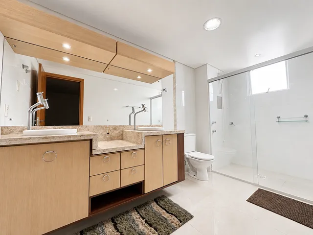 Imagem 3: Apartamento À Venda com 3 Suítes 212M² Privativos por R$ 3.550.000,00 em Meia Praia de Itapema Sc