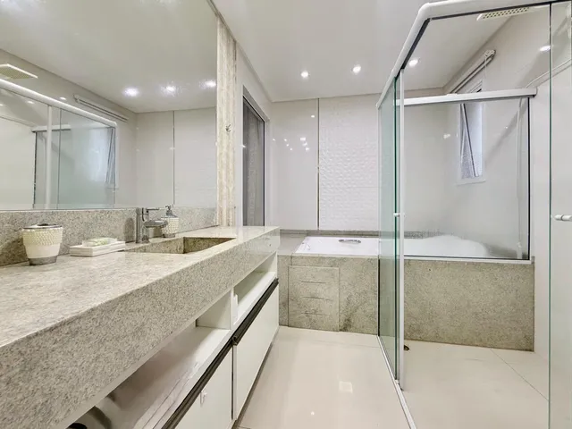 Imagem 10: Apartamento à venda com 170m² com 3 Dorm. sendo 1 suítes Master Mobiliado com 2 vagas