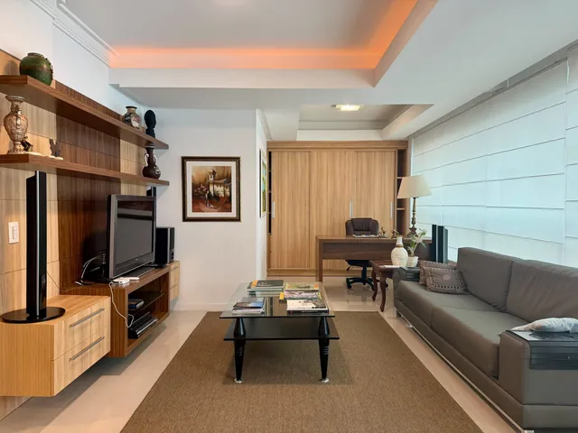 Imagem 3: Apartamento À Venda com 227M2 Mobiliado e Decorado em Balneário Camboriú