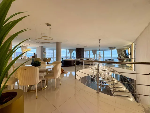 Imagem: Cobertura duplex com vista para o mar à