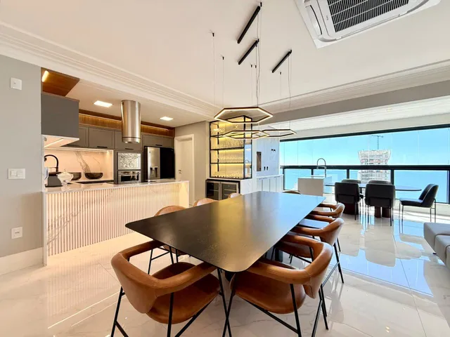 Imagem 4: Apartamento com vista para o mar à venda com 180m² finamente mobiliado na Meia Praia