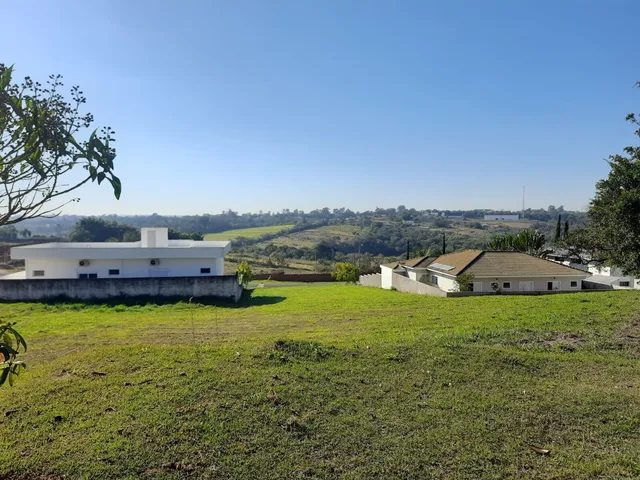 Imagem: O terreno possui 800m² de Área e está localizado em