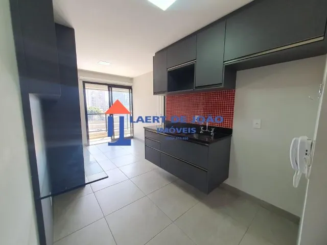 Imagem: O studio possui 1 Dormitório, 1 Banheiro, Acomodam 8