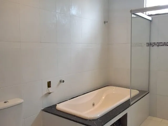 Imagem 12: Casa moderna de 4 suítes no Condomínio Riviera Green com porteira fechada e 200 m²
