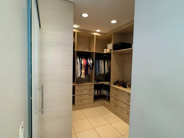 Imagem 4: Casa no condominio Cypress Garden com 4 quartos, 3 suítes, lazer completo e excelente