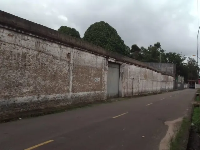 Imagem: Sítio Ou Terreno com Edificação, Piscina
