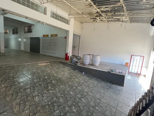 Imagem: Casa Sobrado e Salão Comercial em Centro
