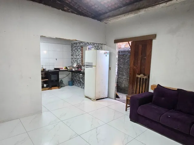 Imagem: Casa com Sala Ampla, Garagem e Espaço Comercial
