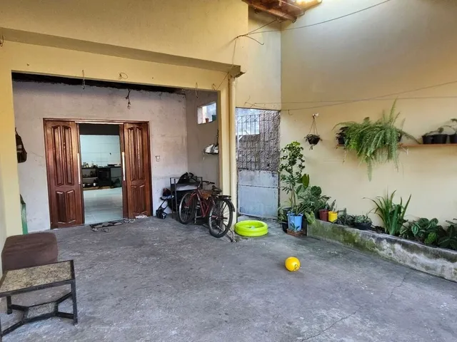 Imagem 5: Casa com Sala Ampla, Garagem e Espaço Comercial na Passagem Bom Jesus