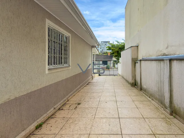 Imagem 4: Casa Padrão de Rua com 95m² privativos, 2 quartos, 4 vagas de garagem, no Seminário
