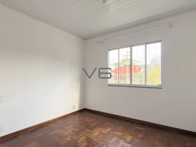 Imagem 2: Casa Padrão de Rua com 95m² privativos, 2 quartos, 4 vagas de garagem, no Seminário