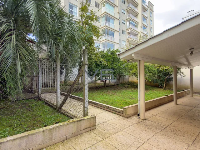 Imagem 3: Casa Padrão de Rua com 95m² privativos, 2 quartos, 4 vagas de garagem, no Seminário