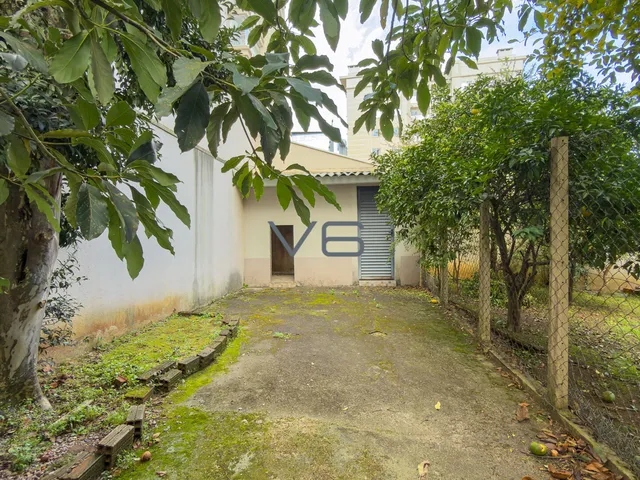 Imagem 5: Casa Padrão de Rua com 95m² privativos, 2 quartos, 4 vagas de garagem, no Seminário