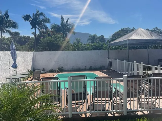 Imagem: Casa com Piscina - Condomínio Fechado
