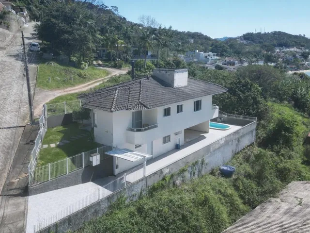 Imagem: Casa encantadora perto do mar em ponta de
