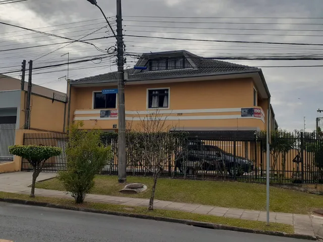 Imagem: Sobrado Padrão para Venda em Capão Raso