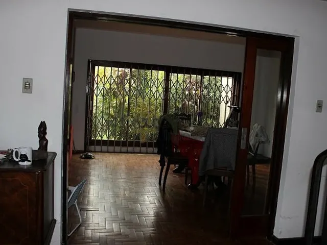 Imagem 7: Casa Padrão para Venda em Guabirotuba Curitiba-Pr