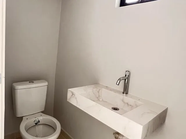 Imagem 3: Sobrado Padrão para Venda em Bairro Alto Curitiba-Pr