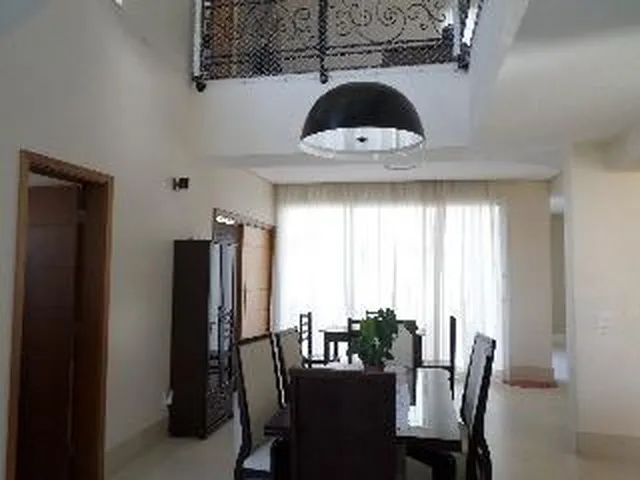 Imagem: A casa possui 3 Dormitórios, 3 Suítes, 432m² de Área