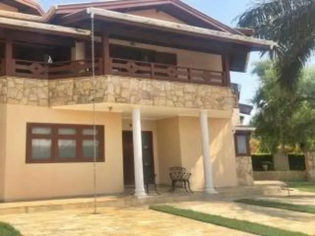 Imagem: A casa possui 2 Dormitórios, 1 Suíte, 4 Banheiros, 4