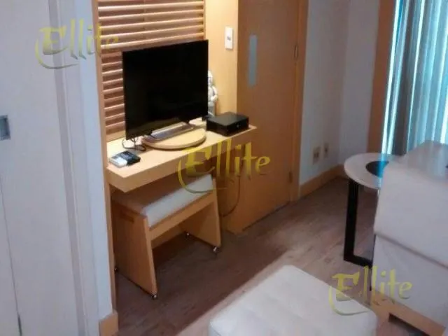 Imagem: O studio possui 1 Dormitório, 1 Suíte, 2 Banheiros, 1