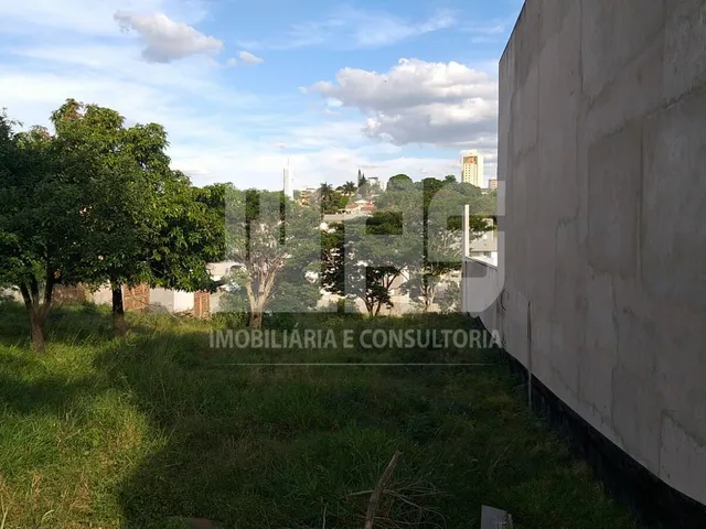 Imagem: O terreno possui 1.142m² de Área e está localizado em