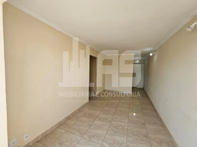 Imagem: O apartamento possui 3 Dormitórios, 1 Banheiro, 1 Vaga na